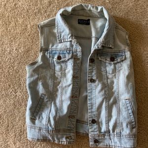 Bundle: 4 tank tops and denim vest
